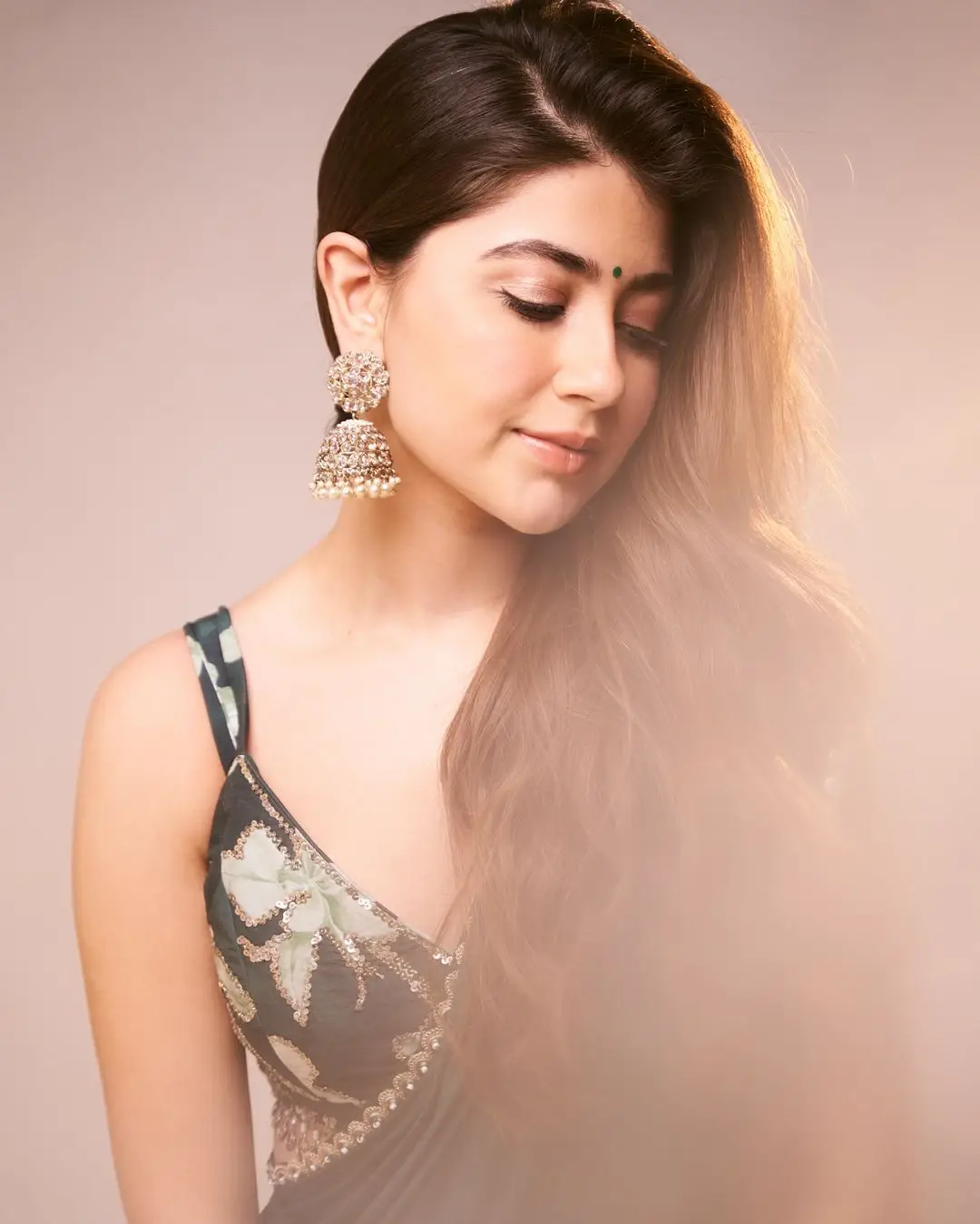 Hindi TV Actress Aditi Bhatia In Green Saree Sleeveless Blouse